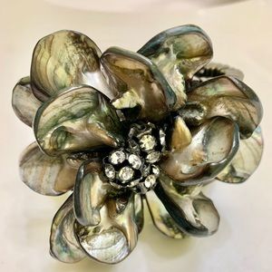 Pre-owned  Shell & Rhinestone Stretch Bracelet